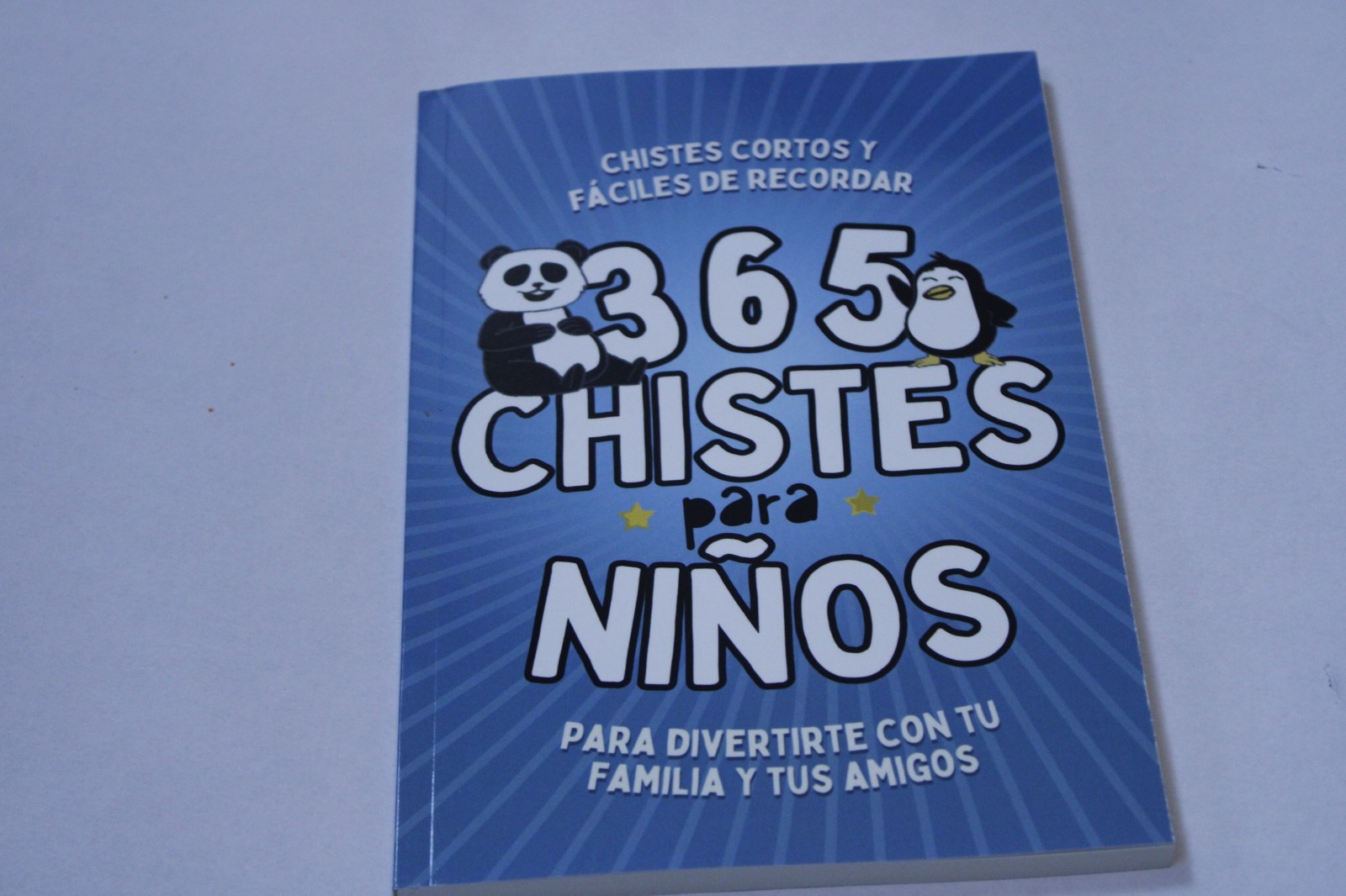 365 CHISTES PARA NIÑOS by Anna Bazal García - A Fun Collection of Jokes for — cover