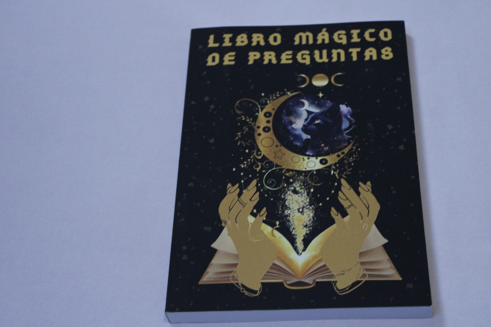 Libro Magico de Preguntas book cover - available on eBay from Wiredwizard