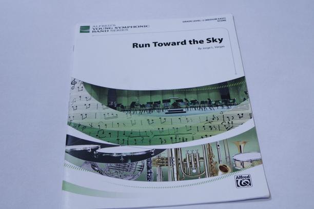 Run Toward the Sky Conductor Score by Jorge L. Vargas: Definitive Middle School Concert Band Directors Guide and Review